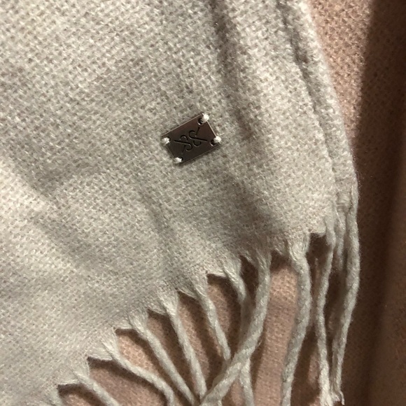 Soia & Kyo Scarfigan Wrap New NWT one size - Picture 7 of 8